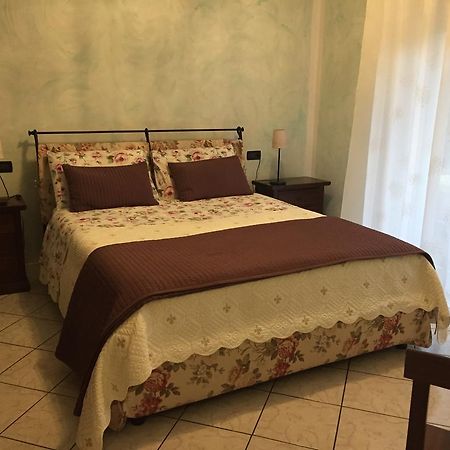 B&B Villa Lina Desenzano del Garda Bagian luar foto